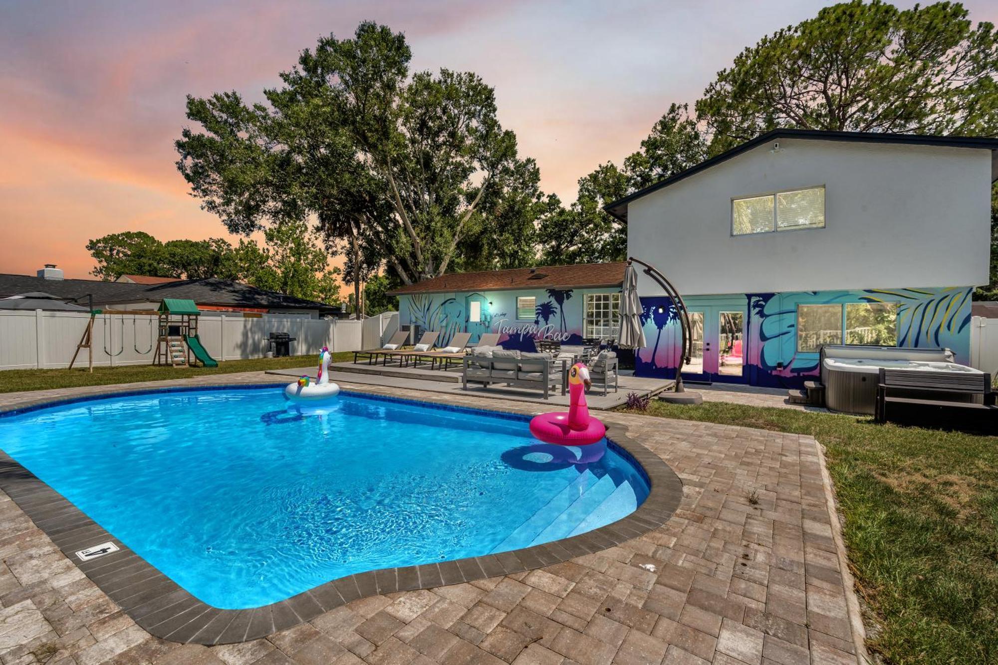Heated Pool-hottub-selfie Wall-game Room-playset Holiday home Tampa